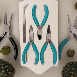 Set of special pliers to start your jewelry business